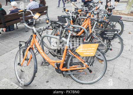 Orange,Donkey Republic,bicycles,to,rent,hire,via,dockless,app,system,at,centre,of,Barcelona,Catalan,Catalonia,Catalunya,Spain,Spanish,Europe,European, Stock Photo
