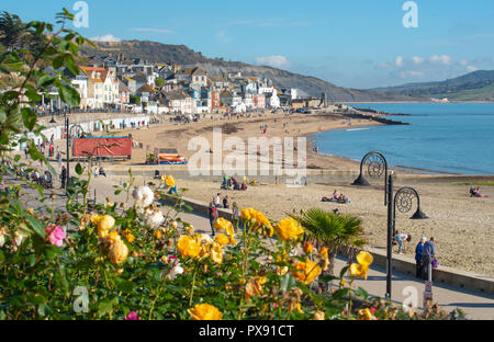 Lyme Regis, Dorset, UK. 20th October 2018.  UK Weather:  Visitors and locals enjoy balmy warm sunshine and clear blue skies at Lyme Regis as the October half term break gets underway. Credit: Celia McMahon/Alamy Live News Stock Photo