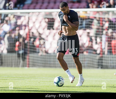 Bournemouth, UK. 20th Oct, 2018. Callum Wilson of Bournemouth warms up for the Premier League match between AFC Bournemouth and Southampton at the Vitality Stadium, Bournemouth, England on 20 October 2018. Photo by Simon Carlton.  Editorial use only, license required for commercial use. No use in betting, games or a single club/league/player publications. Credit: UK Sports Pics Ltd/Alamy Live News Stock Photo