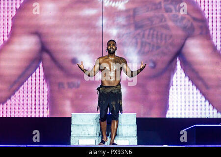 Milan, Italy. 19th Oct, 2018. Jason Derulo performs on stage at Mediolanum Forum, for his single date in Italy of the 2Sides World Tour Credit: Valeria Portinari/Alamy Live News Stock Photo