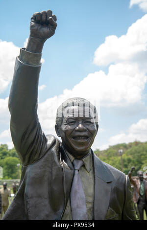 Pretoria, South Africa, 20 October, 2018. A sculpture of former President Nelson Mandela. The artwork forms part of The Long March to Freedom National Heritage Monument, in Pretoria's Groenkloof Nature Reserve. Nearby is a sculpture of Walter and Albertina Sisulu, who would have celebrated her 100th birthday tomorrow, 21 October. A growing project, 'The March to Freedom' comprises at present more than 50 life-size bronze sculptures of men and women who fought for South Africa's liberation from Apartheid. Credit: Eva-Lotta Jansson/Alamy Live News Stock Photo