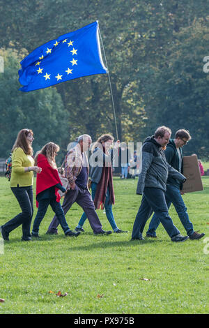 London, UK. 20th Oct, 2018. People arrive and walk through an autumnal Green Park - The People’s Vote March For The Future demanding a Vote on any Brexit deal. The protest assembled on Park Lane and then marched to Parliament Square for speeches. Credit: Guy Bell/Alamy Live News Stock Photo