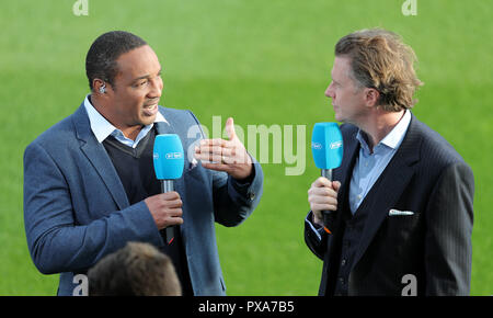 BT Sport pundits Paul Ince (left) and Steve McManaman before the Premier League match at the John Smith's Stadium, Huddersfield. PRESS ASSOCIATION Photo. Picture date: Saturday October 20, 2018. See PA story SOCCER Huddersfield. Photo credit should read: Richard Sellers/PA Wire. RESTRICTIONS: EDITORIAL USE ONLY No use with unauthorised audio, video, data, fixture lists, club/league logos or 'live' services. Online in-match use limited to 120 images, no video emulation. No use in betting, games or single club/league/player publications. Stock Photo