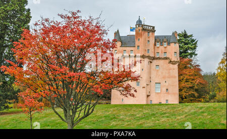 CRAIGIEVAR CASTLE ABERDEENSHIRE SCOTLAND PINK CASTLE TOWER AND RED ROWAN TREE LEAVES IN AUTUMN Stock Photo