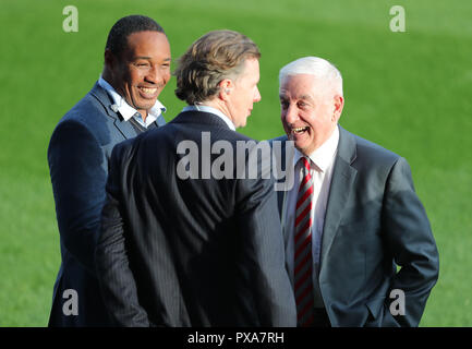 BT Sport pundits Paul Ince (left) and Steve McManaman (centre) with former Liverpool player and manager Roy Evans before the Premier League match at the John Smith's Stadium, Huddersfield. Stock Photo