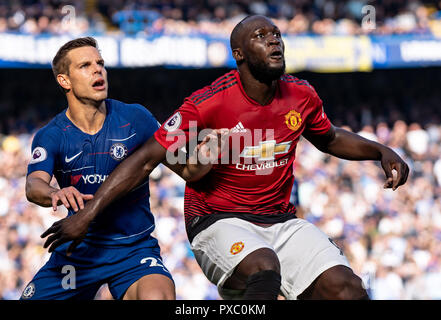 London, UK. 20th Oct, 2018. Cesar Azpilicueta of Chelsea and Romelu Lukaku of Manchester United focus on the ball during the Premier League match between Chelsea and Manchester United at Stamford Bridge, London, England on 20 October 2018. Photo by Liam McAvoy. Credit: UK Sports Pics Ltd/Alamy Live News Stock Photo