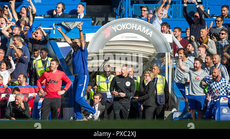 London, UK. 20th Oct 2018. London, UK. 20th Oct 2018.Goal Celebrations for Chelsea manager Maurizio SARRI and his staff as JosŽ Mourinho Manager of Man Utd looks on with Marco Lanni still with other staff (right) during the Premier League match between Chelsea and Manchester United at Stamford Bridge, London, England on 20 October 2018.  **EDITORIAL USE ONLY** - Photo by Andy Rowland / PRiME Media Images. Credit: Andrew Rowland/Alamy Live News Credit: Andrew Rowland/Alamy Live News Stock Photo