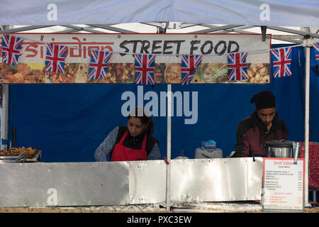 London, UK. 21st October 2018. Chefs seen preparing street food on Woolwich Market.  Credit: Joe Kuis / Alamy Live News Stock Photo