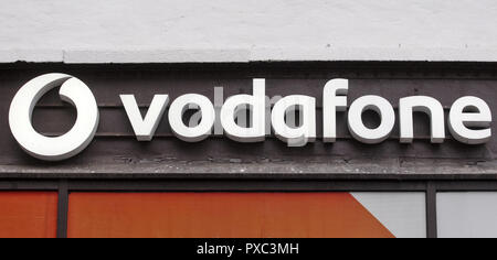 Kiev, Kiev, Ukraine. 20th Oct, 2018. Vodafone logo seen on a brand store in Kiev, Ukraine. Credit: Pavlo Gonchar/SOPA Images/ZUMA Wire/Alamy Live News Stock Photo