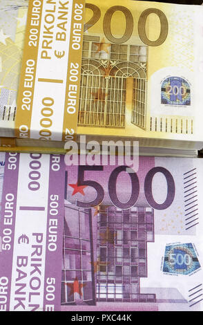Kiev, Kiev, Ukraine. 20th Oct, 2018. souvenir banknotes of 200 Euro and 500 Euro. Credit: Pavlo Gonchar/SOPA Images/ZUMA Wire/Alamy Live News Stock Photo