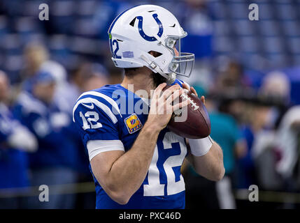 Indianapolis, Indiana, USA. 21st Oct, 2018. Indianapolis Colts quarterback Andrew Luck (12) warms up prior to NFL football game action between the Buffalo Bills and the Indianapolis Colts at Lucas Oil Stadium in Indianapolis, Indiana. John Mersits/CSM/Alamy Live News Stock Photo