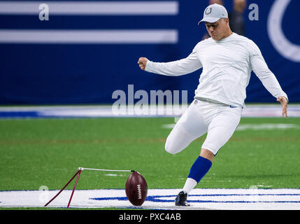 Indianapolis, Indiana, USA. 21st Oct, 2018. Indianapolis Colts placekicker Adam Vinatieri (4) warms up prior to NFL football game action between the Buffalo Bills and the Indianapolis Colts at Lucas Oil Stadium in Indianapolis, Indiana. John Mersits/CSM/Alamy Live News Stock Photo