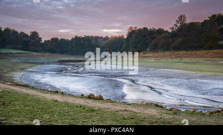 Derbyshire, UK. 21st Oct 2018.  After a prolonged period of low rainfall reservoir levels are well below average as seen at Staunton Harold managed by Severn Trent Water.  Credit: Bill Allsopp/Alamy Live News. Stock Photo