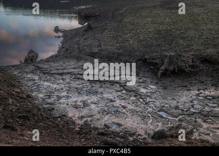 Derbyshire, UK. 21st Oct 2018.  After a prolonged period of low rainfall reservoir levels are well below average as seen at Staunton Harold managed by Severn Trent Water.  Credit: Bill Allsopp/Alamy Live News. Stock Photo