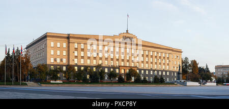 Lenin Square and the Soviet-style administrative building of the Oryol Oblast Government, Russia Stock Photo