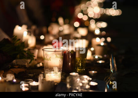 November 22, 2015 - Paris, France: People pay tribute to the victims of the November 13 terror attacks with candles, drawings, street arts, and pictures of the dead with impromptu memorial near the Bataclan.  Memorial improvise, square du Bataclan, aux victimes du 13 novembre 2015. *** FRANCE OUT / NO SALES TO FRENCH MEDIA *** Stock Photo