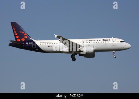 Belgian Brussels Airlines Airbus A320-200 with registration OO-SNC on short final for runway 01 of Brussels Airport. Stock Photo