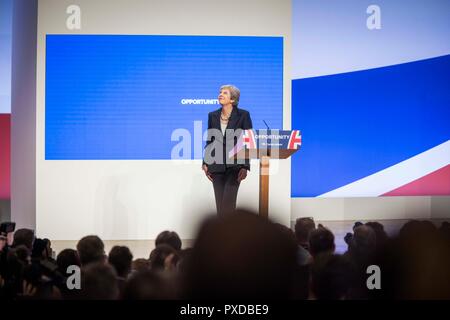 © Chris Bull. 3/10/18  BIRMINGHAM    , UK.    Closing day of the Conservative Party conference at the The International Convention Centre in Birmingham , England, today (Wednesday 3rd October 2018).  Prime Minister Theresa May delivers her closing speech to the conference.    Photo credit: CHRIS BULL Stock Photo