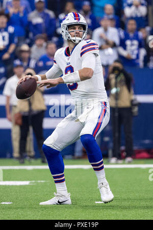 Indianapolis, Indiana, USA. 21st Oct, 2018. Buffalo Bills quarterback Derek Anderson (3) passes the ball during NFL football game action between the Buffalo Bills and the Indianapolis Colts at Lucas Oil Stadium in Indianapolis, Indiana. John Mersits/CSM/Alamy Live News Stock Photo