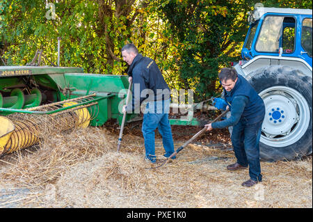 Leap, West Cork, Ireland. 21st October, 2018. West Cork basked in unseasonal sunshine today at Leap Threshing Event.  Members of Leap Vintage Club take part in the threshing demonstration at the event. Credit: Andy Gibson/Alamy Live News. Stock Photo