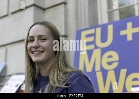 London, Greater London, UK. 20th Oct, 2018. Protester seen at the Cabinet office building during the march.A huge demonstration organised by the People's vote campaign gathered at Park Lane to march to the Parliament Square to protest against the Tory government's Brexit negotiations and demanding for a second vote on the final Brexit deal. Credit: Andres Pantoja/SOPA Images/ZUMA Wire/Alamy Live News