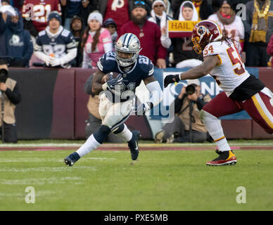 Dallas Cowboys running back Ezekiel Elliott (21) carries the ball in the second quarter against the Washington Redskins at FedEx Field in Landover, Maryland on Sunday, October 21, 2018. Washington Redskins linebacker Mason Foster (54) pursues on the play. Credit: Ron Sachs/CNP /MediaPunch ***EDITORIAL USE ONLY*** Stock Photo