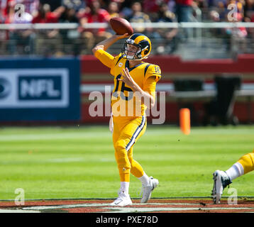 Santa Clara, CA. 21st Oct, 2018. Los Angeles Rams quarterback Jared Goff (16) in action during the NFL football game between the Los Angeles Rams and the San Francisco 49ers at Levi's Stadium in Santa Clara, CA. The Rams defeated the 49ers 39-10. Damon Tarver/Cal Sport Media/Alamy Live News Stock Photo