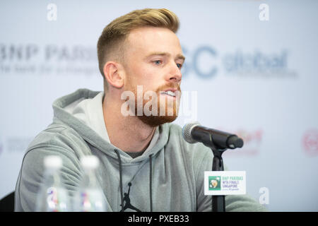 Kallang, SINGAPORE. 22nd Oct, 2018. Andrew Bettles, coach of Elina Svitolina, talks to the media at the 2018 WTA Finals tennis tournament Credit: AFP7/ZUMA Wire/Alamy Live News Stock Photo