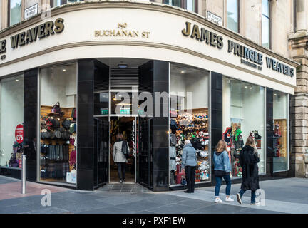 Customer entering the James Pringle Weavers on the corner of Buchanan Street and St Vincent Place in central Glasgow, Scotland, UK. Woolen accessories Stock Photo