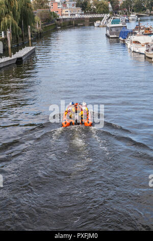 RNLI boat crew training at Teddington Lock,England,UK Stock Photo