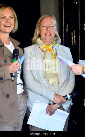 Deborah Meaden (businesswoman and 'Dragon' in BBC's Dragon's Den) with Mariella Frostrup before speaking at the People's Vote March in support of a se Stock Photo