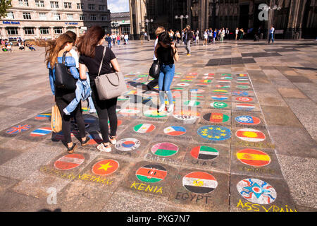 painting of a screever in front of the cathedral, flags of various countries, Cologne, Germany.  Pflastermaler vor dem Dom, Domplatte, Flaggen verschi
