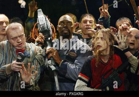 Land of the Dead, 2005 Regie: George A. Romero, Attack of the Zombies: (SHAWN ROBERTS, EUGENE CLARK, JENNIFER BAXTER) Stock Photo