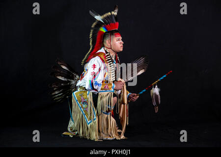 Native American Lakota Sioux in traditional clothing Stock Photo