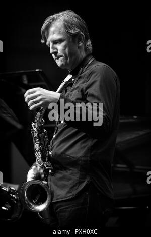 James Russell soloing on tenor sax with Atlantic Crossover, Scarborough Jazz Festival 2018 Stock Photo