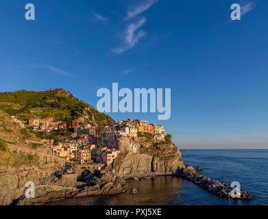 Manarola illuminated by the setting sun, Cinque terre, Liguria, Italy Stock Photo