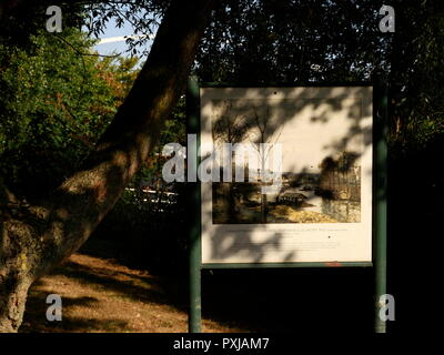 AJAXNETPHOTO. PORT MARLY, FRANCE. - PISSARRO PAINTING - INFORMATION PANEL FOR THE PAINTING BY IMPRESSIONIST PAINTER AND ARTIST CAMILLE PISSARRO ENTITLED 'PORT MARLY, LE LAVOIR, 1872', LOCATED AT THE SPOT ON THE BANKS OF THE RIVER SEINE FROM WHERE THE ARTIST MADE THE PAINTING, THE ARTIST'S ORIGINAL VIEW NOW OBSCURED BY VEGETATION GROWTH. PHOTO:JONATHAN EASTLAND/AJAX REF:GX8 181909 343 Stock Photo