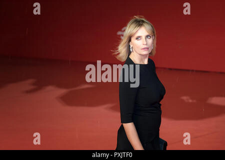 Rome, Italy, 21 October 2018: Isabella Ferrari walks the red carpet ahead of the 'Sapore Di Mare' And 'If Beale Street Could Talk' screening during the 13th Rome Film Fest at Auditorium Parco Della Musica on October 21, 2018 in Rome, Italy. Credit: Gennaro Leonardi / Alamy Live News Stock Photo