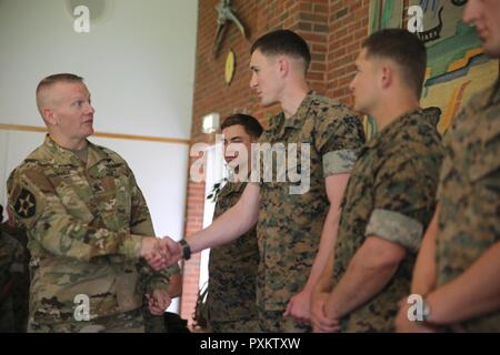 Army Command Sgt. Maj. John Wayne Troxell, the Senior Enlisted Advisor to the Chairman of the Joint Chiefs of Staff (SEAC), presents a challenge coin to Marine Cpl. Robert Mullinax, a rifleman with Marine Rotational Force Europe 17.1, June 17, 2017 at Værnes Garnison, Norway. Following Troxell’s briefing, the Marines were recognized for their outstanding performance during the deployment. Troxell traveled to Norway to meet with the senior enlisted advisors of the Norwegian Armed Forces to exchange insights, lessons learned, and information on the role of NCOs at all levels of command. Stock Photo