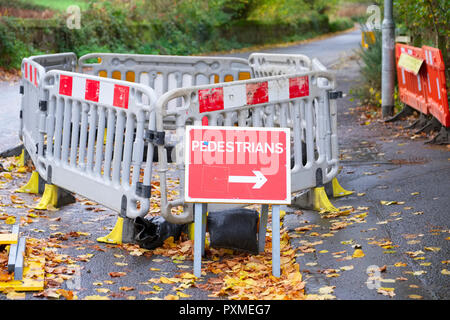 Pedestrian route sign on a construction site UK Stock Photo: 180494073 ...