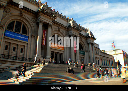 The main entrance to the Metropolitan Museum of Art, which sits on the edge of Central Park in Manhattan, New York, and is one of the biggest galleries in the world. Stock Photo