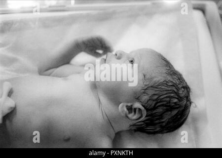 Archives 90ies: Giving birth at Hotel-Dieu hospital, Lyon, France Stock Photo