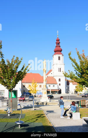 Fehring: square Hauptplatz, church in Steirisches Thermenland - Oststeiermark, Steiermark, Styria, Austria Stock Photo
