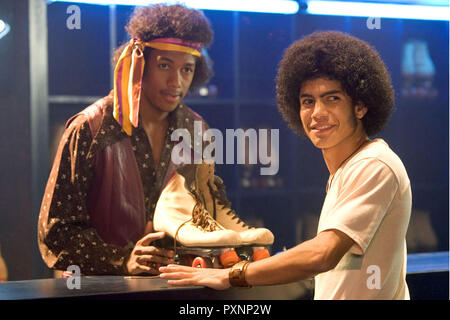 Roll Bounce, 2005 Regie: Malcolm D. Lee, The Roller Skater: NICK CANNON and RICK GONZALES Stock Photo