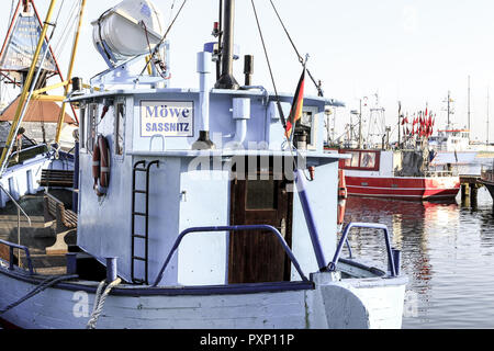 Deutschland, Mecklenburg-Vorpommern, Ostsee, Insel Ruegen, Hafen von Sassnitz, Fischerboot, Fischkutter