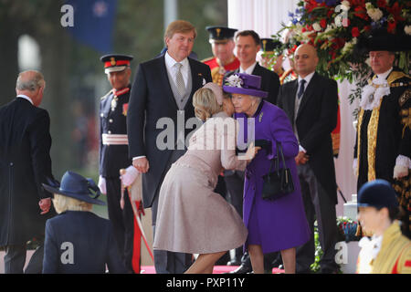 Queen Elizabeth II greets Queen Maxima of the Netherlands as King Willem-Alexander looks on during their ceremonial welcome at Horse Guards Parade in London. Stock Photo