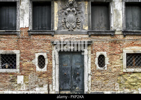 Alte Haeuser im Stadtteil Dosoduro, Venedig, Italien Stock Photo