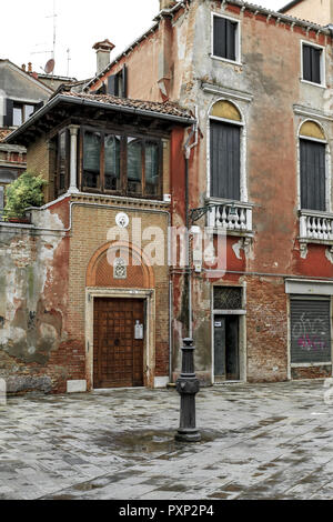 Alte Haeuser im Stadtteil Dosoduro, Venedig, Italien Stock Photo