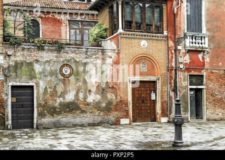 Alte Haeuser im Stadtteil Dosoduro, Venedig, Italien Stock Photo