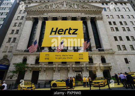 USA, New York City, Manhattan, building of NYSE New York Stock Exchange at Wall Street, banner of car rental company Hertz listed since 1997 / Boerse an der Wall St. Stock Photo